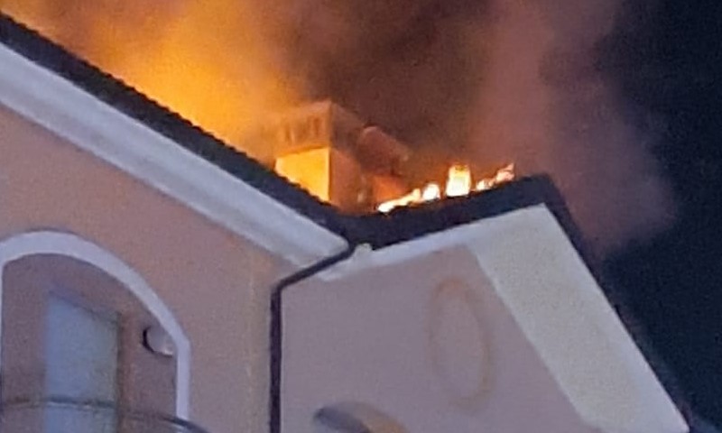 Incendio A Savigliano Nella Notte A Fuoco Il Tetto Di Una Palazzina