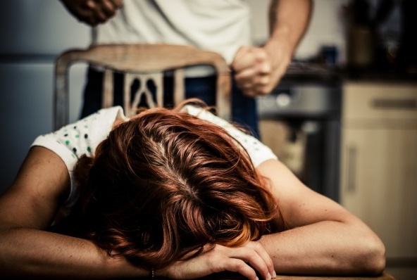 Picchiava la fidanzata, arrestato