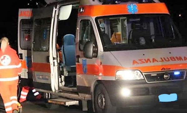 Furgone fuori strada tra Centallo e Castelletto Stura: muore 30enne