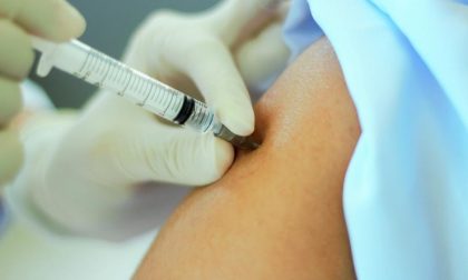 Il 62% della popolazione totale ha ricevuto tre dosi di vaccino