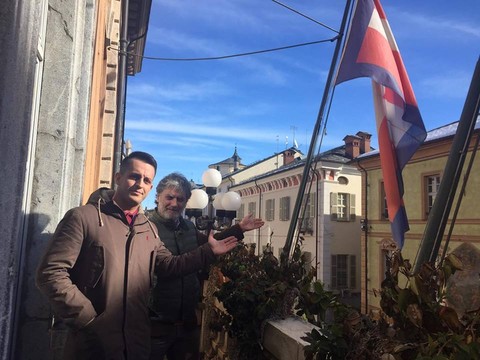 Cuneo: ritirata la bandiera francese dal balcone del comune
