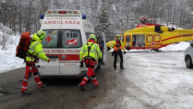 Snowboarder muore cadendo dalle rocce