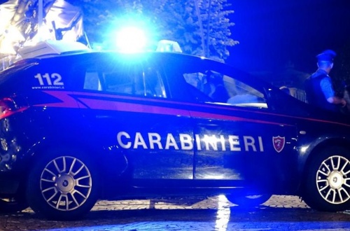 Si schianta in auto, muore sessantenne