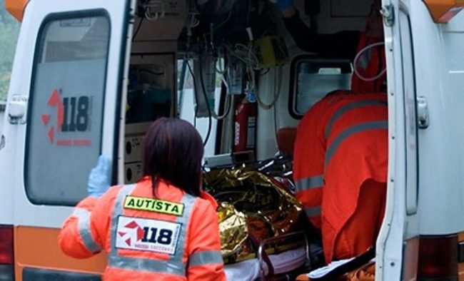 Muore in auto al casello della tangenziale