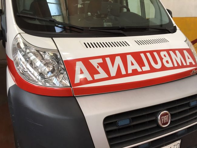 Donna muore durante il trasporto in ospedale
