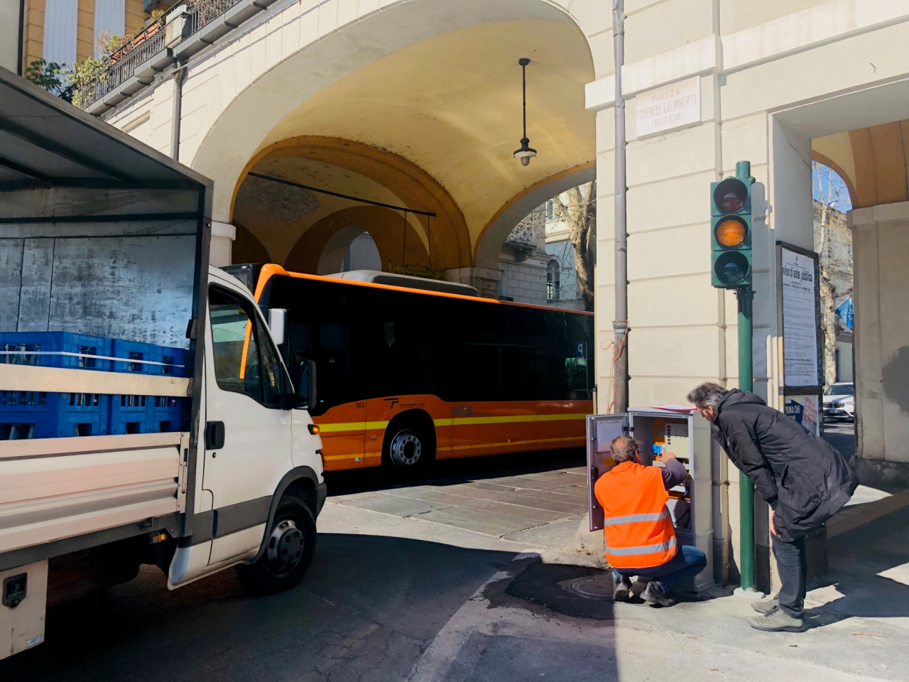 Entrati in funzione i due semafori in Piazza Galimberti a Cuneo
