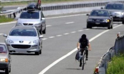 Percorre la Torino-Savona con una bici da corsa