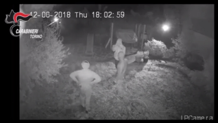 Fotografavano le vittime nel sonno: presa banda di topi d’appartamento VIDEO