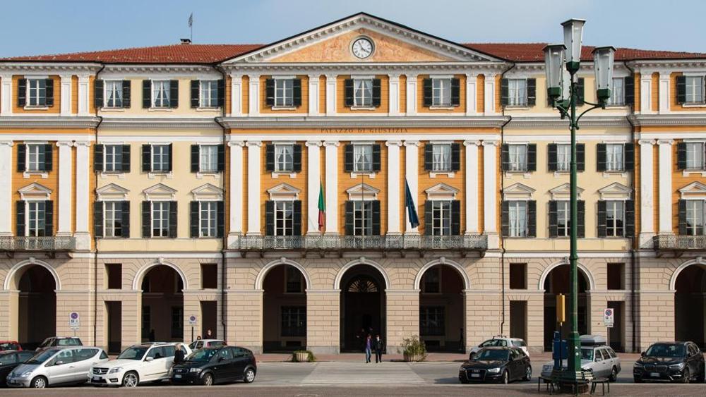 Un 72enne monregalese e una donna cinese a processo per giro di prostituzione