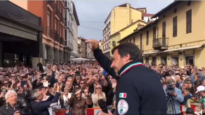 Salvini contro l’elemosiniere del Papa: da Bra fa il giro d’Italia