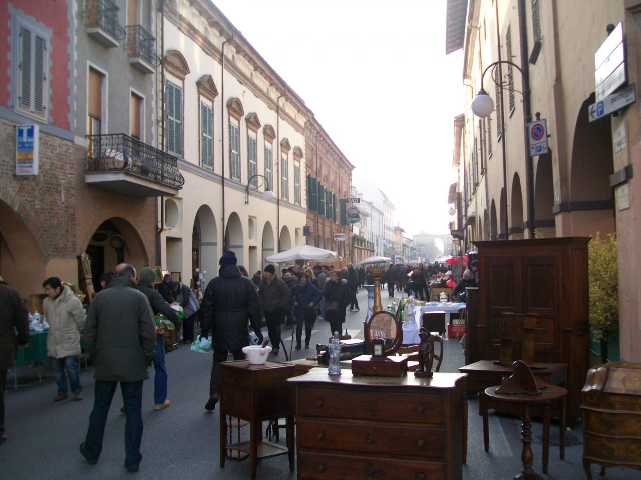 Domenica a Cherasco: Mercato dell’antiquariato e del collezionismo
