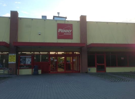 Ruba al Penny e aggredisce la sicurezza a colpi di surgelati
