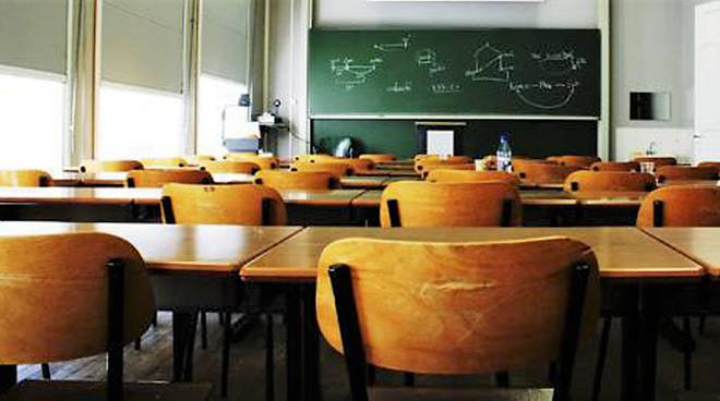 Scuola, il Ministro scrive a dirigenti e insegnanti: “Siete eroi anonimi”