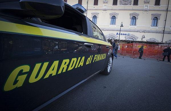 Gdf, “operazione Catene”: sfruttamento del lavoro in vigna. In manette due coniugi macedoni titolari di una nota cooperativa agricola