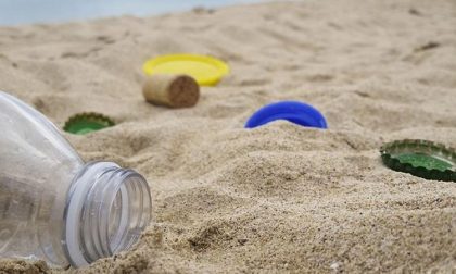Il preside: “Ragazzi, quest’estate divertitevi e… pulite un tratto di spiaggia”