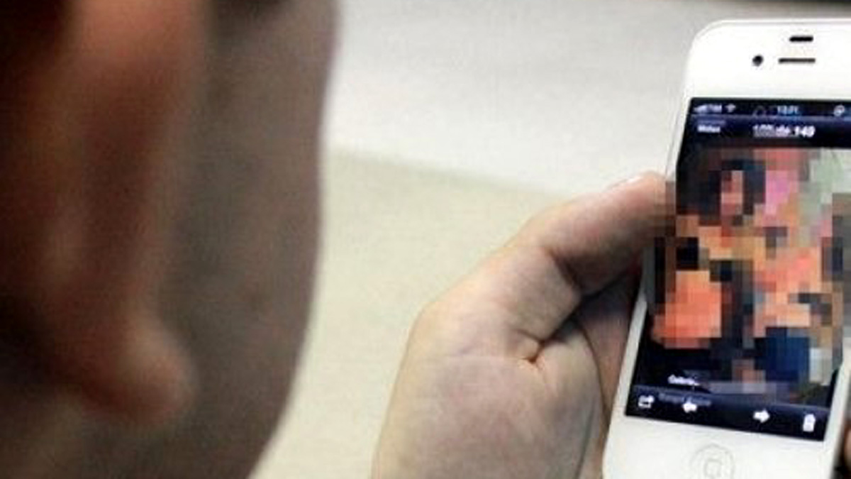 Pedopornografia, adolescenti piemontesi scoperti con delle immagini su WhatsApp