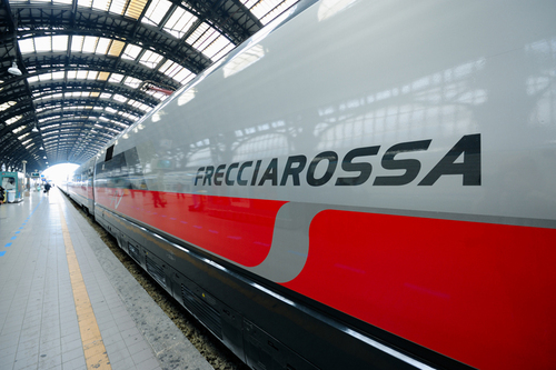 Accoltella l’ex e il nuovo compagno sul Frecciarossa partito da Torino