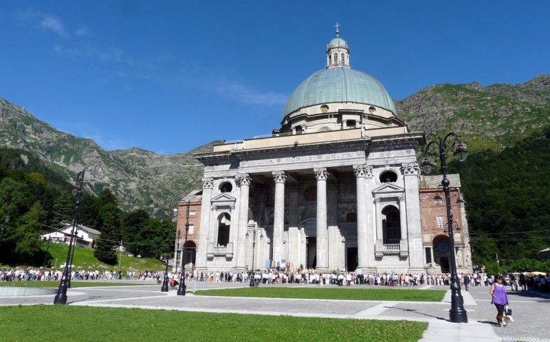 Santuario di Oropa, brucia la cappella dei lumini