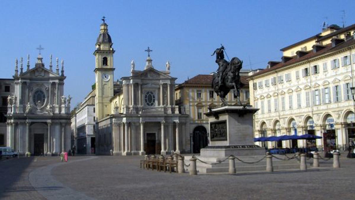 Donna sequestrata in pieno giorno in centro sotto gli occhi dei passanti