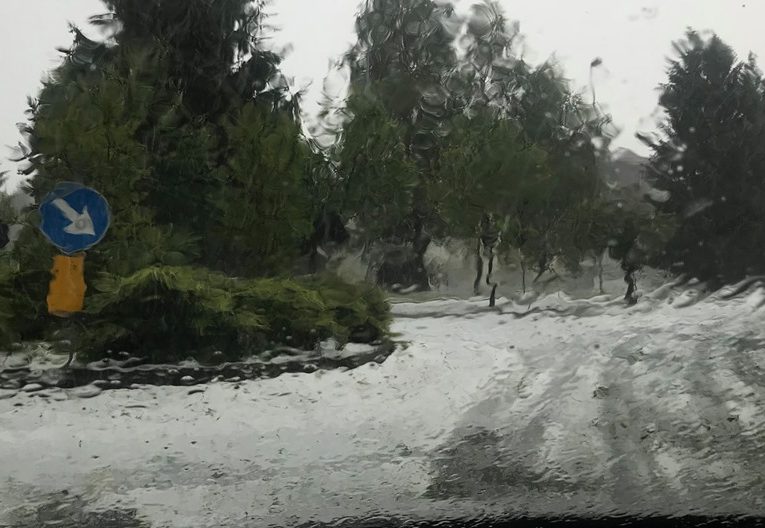 La grandine imbianca la Val Tanaro. Disagi e temperatura scesa di oltre 10 gradi