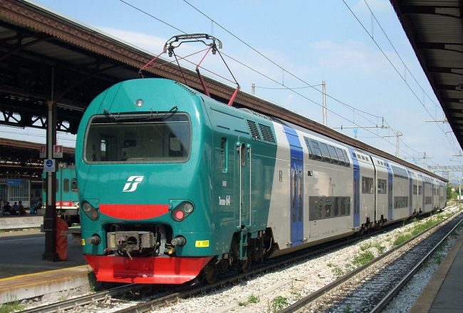 Auto travolta dal treno regionale Torino-Cuneo, circolazione interrotta