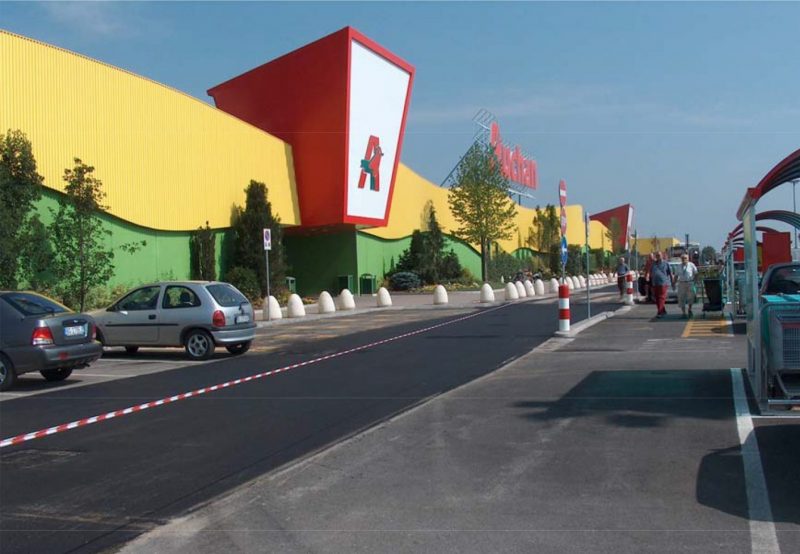 Auchan in sciopero, è lotta agli esuberi annunciati