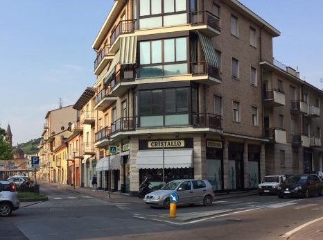 Barista rapinato all’alba. In tre fuggono col suo borsello