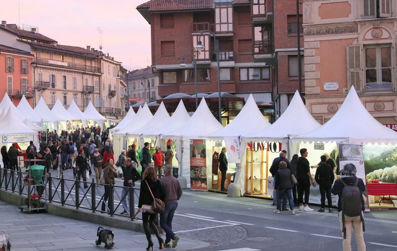 Dehors degli esercizi commerciali, Mondovì città virtuosa nonostante attività non in regola