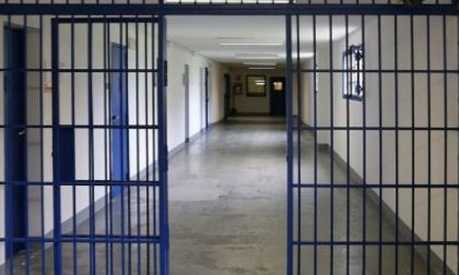 Carcerato dà fuoco al reparto di isolamento: 3 agenti intossicati