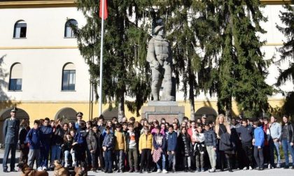 Cento studenti cuneesi visitano la caserma della Guardia di Finanza