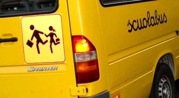 Amputata la mano sullo scuolabus a un bambino di sei anni, chiesto il risarcimento