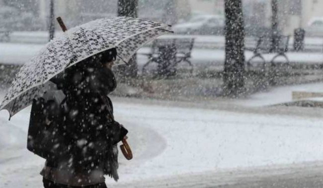 Neve nel weekend, attenzione a dove parcheggiate l’auto