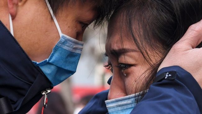 Psicosi da Coronavirus, ragazza costretta a scendere dal bus perché cinese