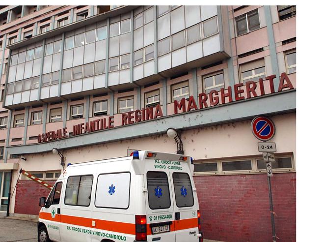 Dodicenne investito da un’auto: è in prognosi riservata