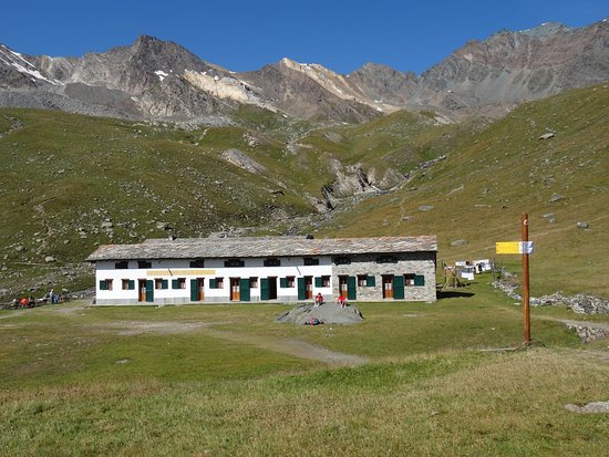 Pericolo caduta sassi: sbarrato il sentiero per il Rifugio Sella sul Monviso