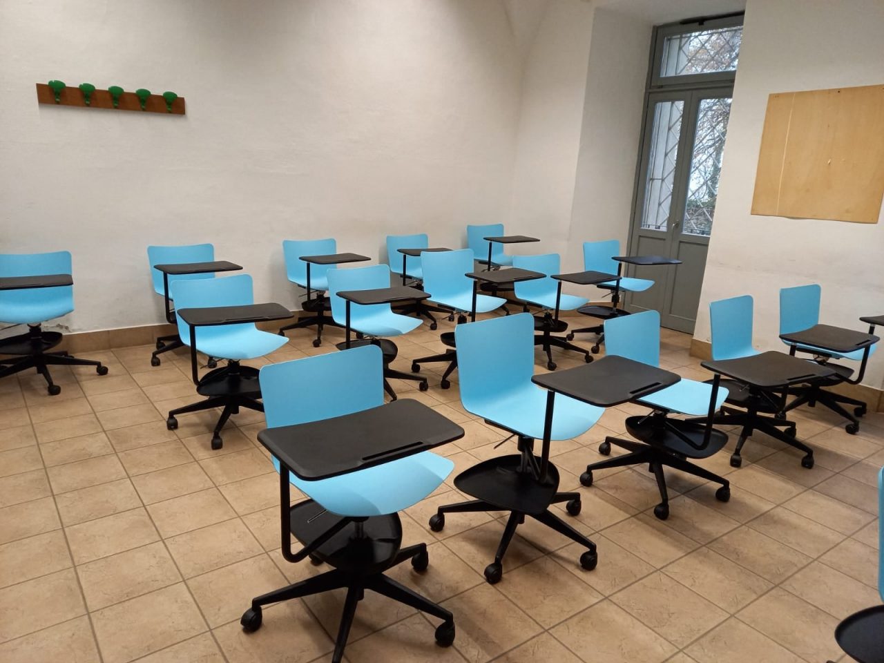 Ai licei di Mondovì arrivano i banchi con le rotelle… ma ora c’è la Dad