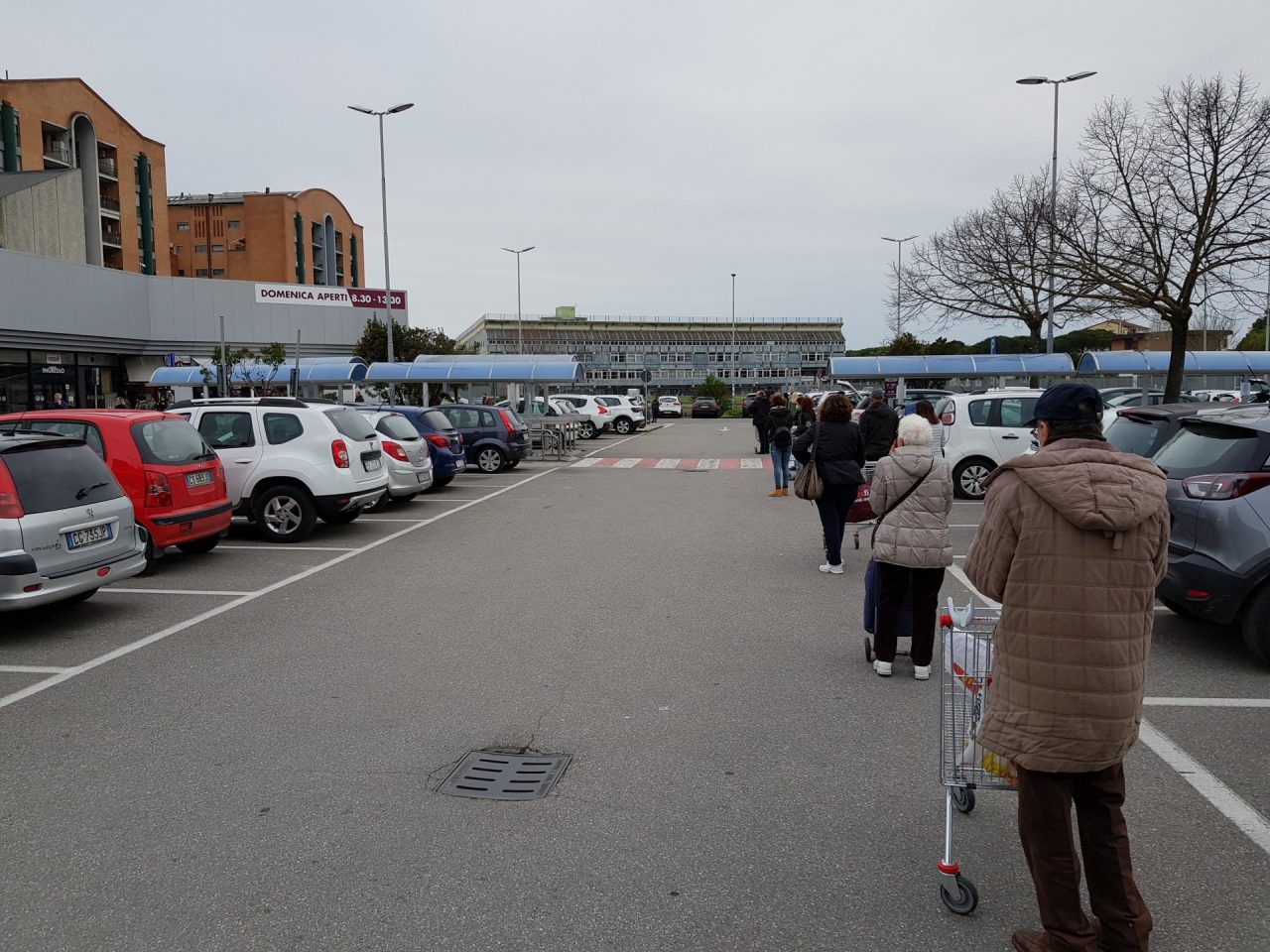 Sindacati provinciali al Prefetto: “Nei supermercati ingressi contingentati e misurazione della febbre”