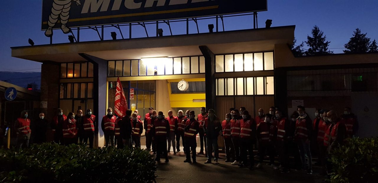 Michelin di Cuneo: presidio dei lavoratori Reekep già dalle 5 del mattino