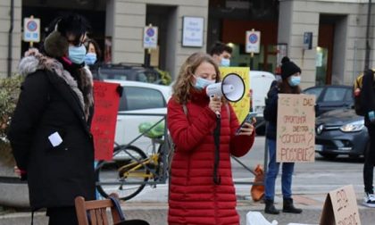 Studenti contro la Dad, le immagini del sit-in in piazza a Cuneo