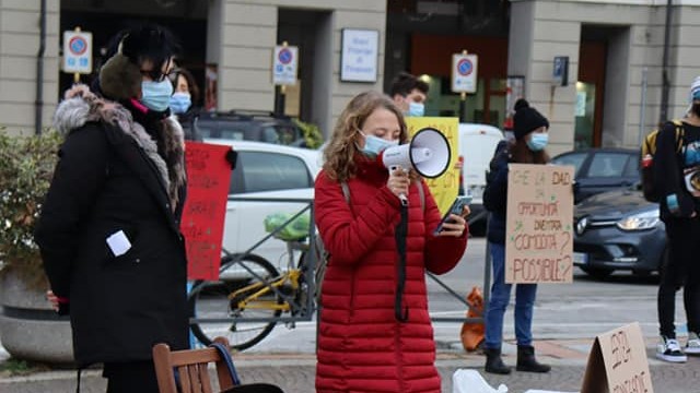 Studenti contro la Dad, le immagini del sit-in in piazza a Cuneo
