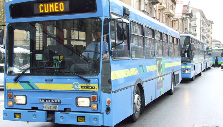 Studenti a scuola in presenza da oggi: 4.500 bus in più