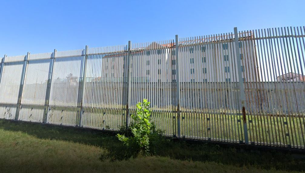 Detenuto tenta di togliersi la vita in carcere: lo salvano i poliziotti