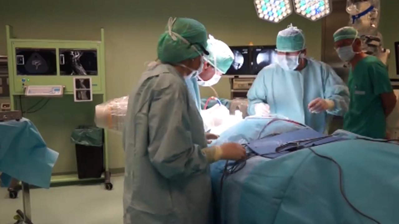 Ventottenne incinta operata d’urgenza per emorragia celebrale, lei e il bimbo ora stanno bene