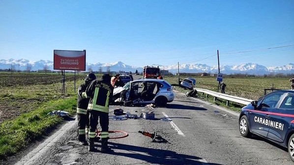 Frontale lungo la provinciale Savigliano-Genola, in codice rosso un’automobilista
