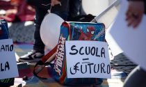 Giovani studenti e genitori uniti in piazza a Cuneo per dire no alla Dad