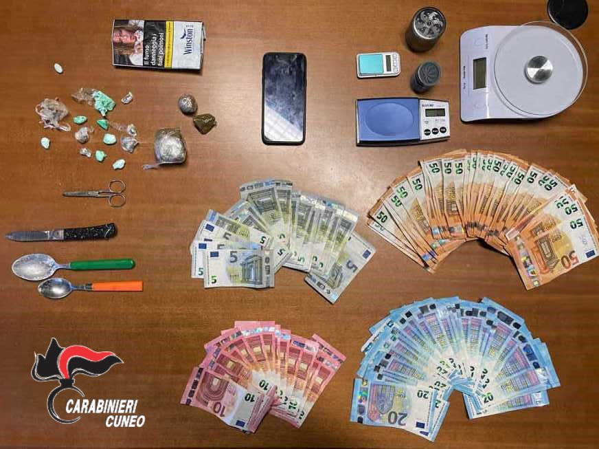 Spacciava hashish nei vicoli di Dogliani, arrestato giovane di 20 anni