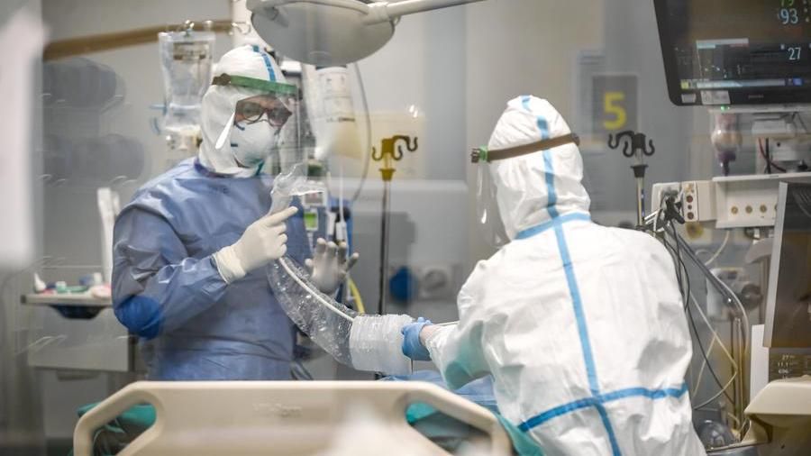 Sospesi temporaneamente i ricoveri no-Covid negli ospedali per contrastare la terza ondata