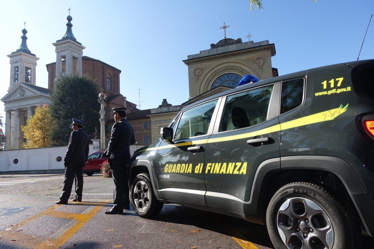 Con i soldi della droga si comprano una villa, smantellati i traffici illeciti della banda criminale