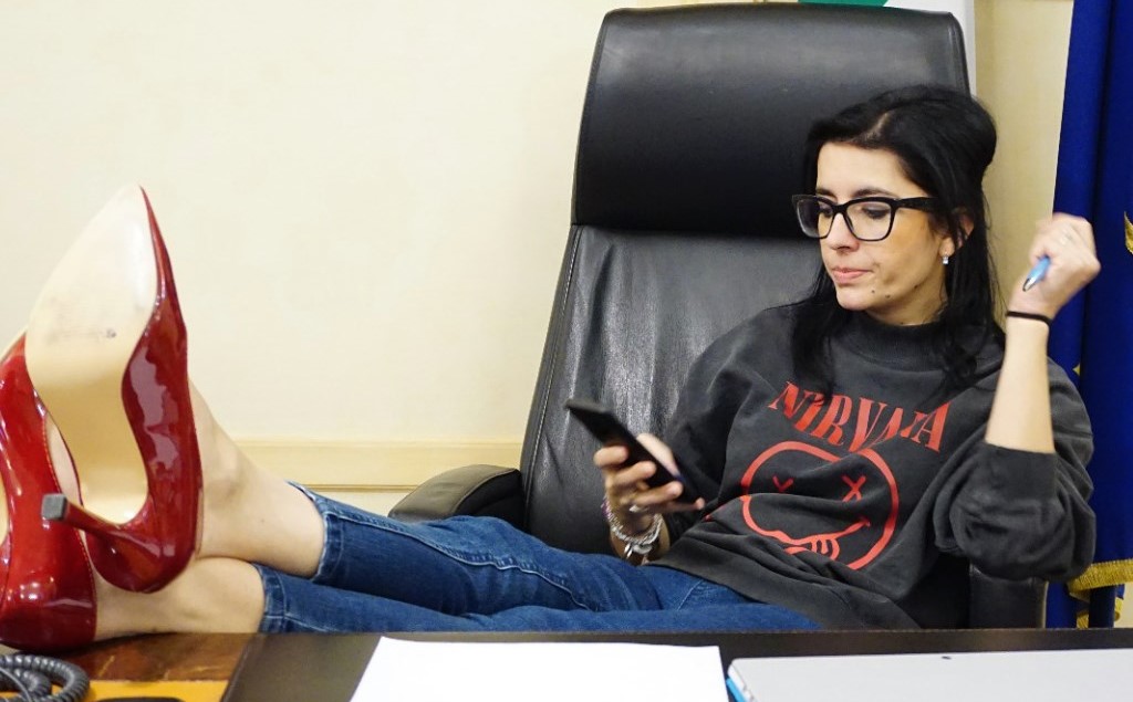 La Ministra cuneese Dadone risponde alla stoccata personale della Lega sul “caso Grillo”