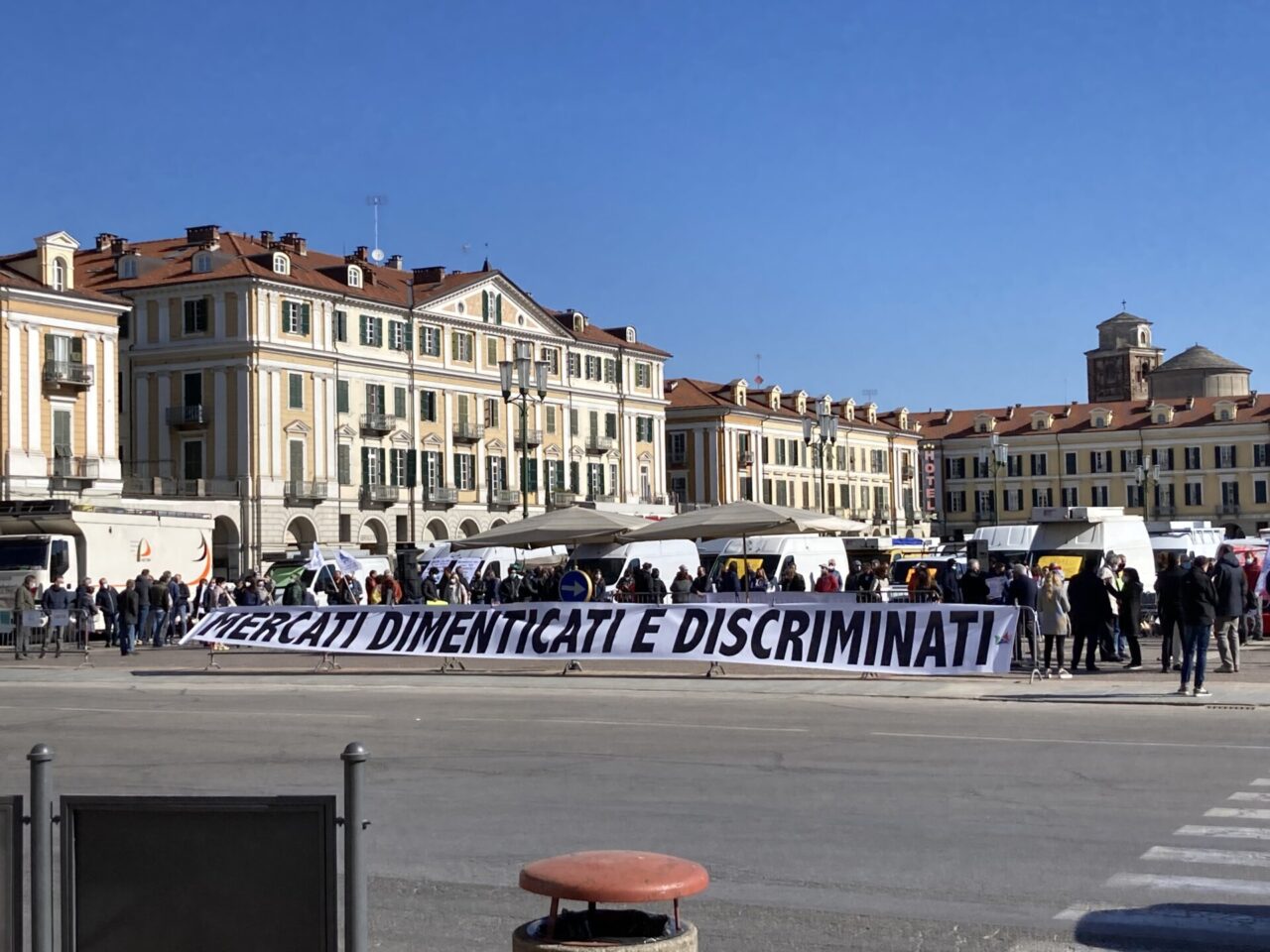 Cirio alla protesta degli ambulanti: “I mercati sono più sicuri di tanti centri commerciali”